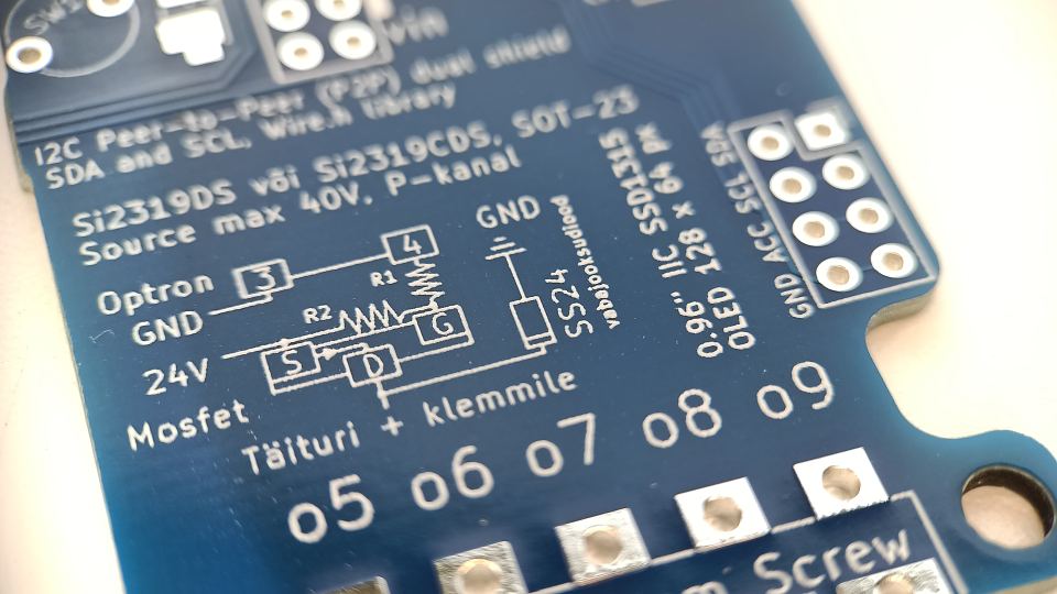 Sinine NanoTronic - tuttav loogika uues kuues